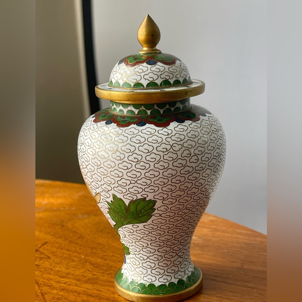 Little Vintage Cloisonné Enameled Ginger Jar Chinese White Chrysanthemum Urn - Picture 6 of 15